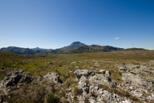 O Pico e o vilarejo Santo Antônio do Itambé - Estado do Minas Gerais