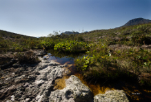 O Pico e o vilarejo Santo Antônio do Itambé - Estado do Minas Gerais