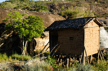 O Pico e o vilarejo Santo Antônio do Itambé - Estado do Minas Gerais