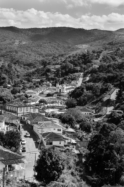 O Pico de Itambé e o vilarejo Milho Verde e seus arredorores