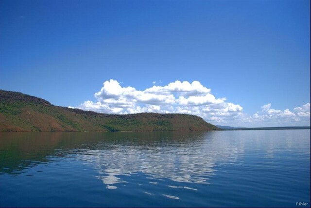 Fotografia do lago Serra da Mesa (Uruaçu) - Estado de Goiás