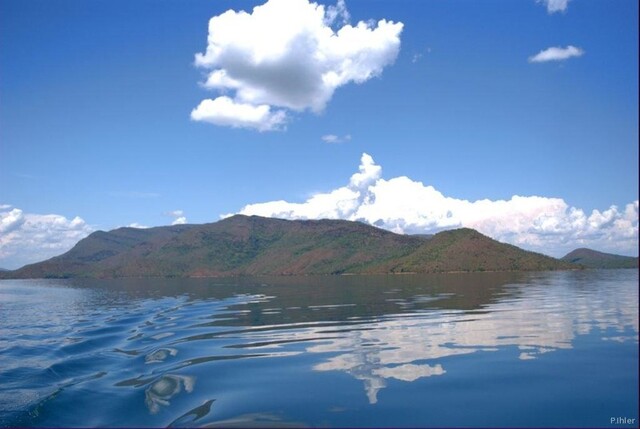 Fotografia do lago Serra da Mesa (Uruaçu) - Estado de Goiás